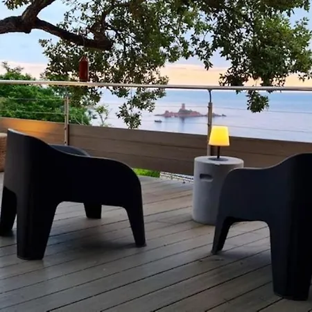 Bungalow De 2 Chambres A Raphael A 50 M De La Plage Avec Vue Sur La Mer Piscine Partagee Et Terrasse Holiday home Saint-Raphael (Var)