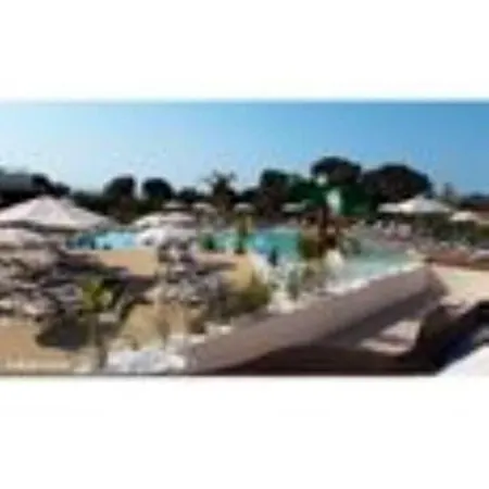 Bungalow De 2 Chambres A Raphael A 50 M De La Plage Avec Vue Sur La Mer Piscine Partagee Et Terrasse Dom wakacyjny